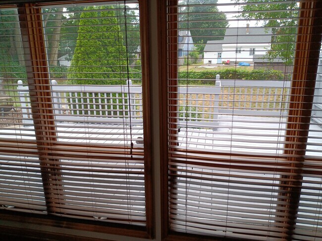 Building Photo - 1234 Vinewood Ave