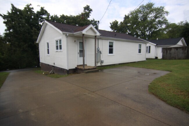 Building Photo - 3 Bedroom Home For Rent Near Downtown Clar...