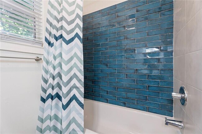 Building Photo - 255 Richardson Rd NW