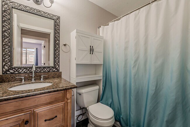 Building Photo - 4 bed, 2 bath home in Peoria