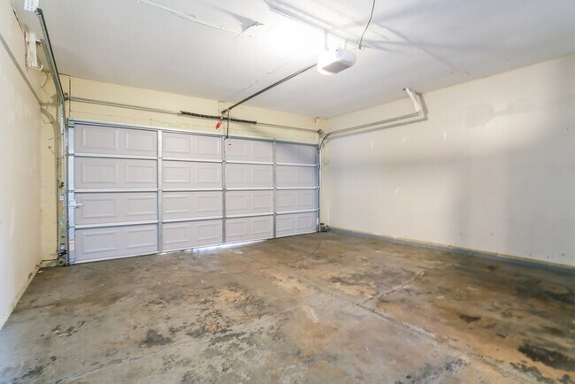 Building Photo - 1941 Torchwood Dr