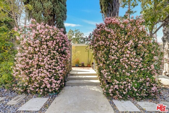 Building Photo - 2755 Carmar Dr