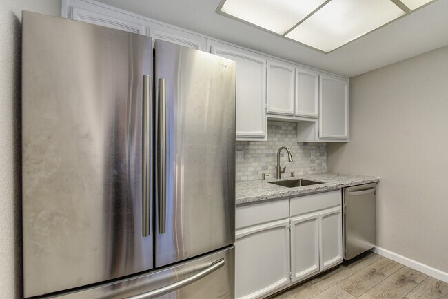 Building Photo - 6933 Trovita Way