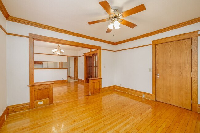 Building Photo - 547 Jefferson St