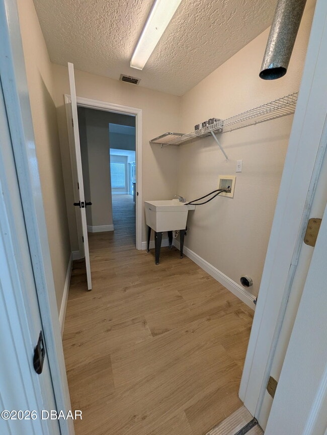 Building Photo - 3725 Sunrise Oaks Dr