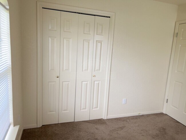 Building Photo - 4004 Riverrock Dr
