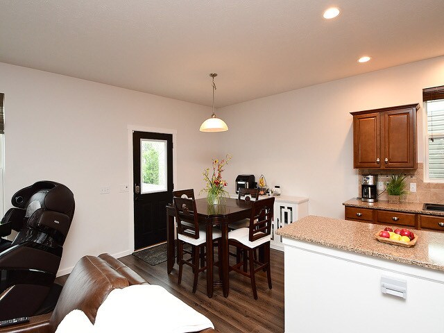 Building Photo - 14902 Mormon St