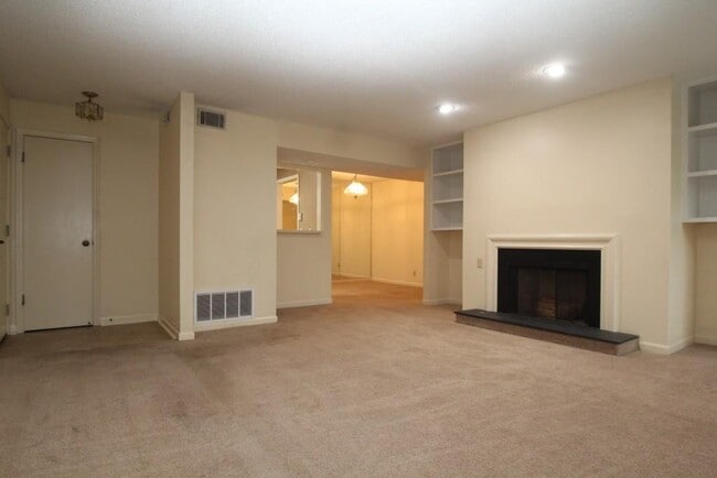 Building Photo - 574 Emory Oaks Way
