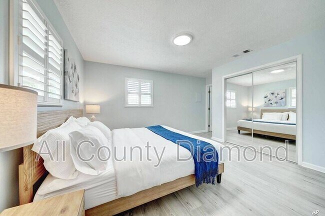 Building Photo - 7308 Sunset Ave