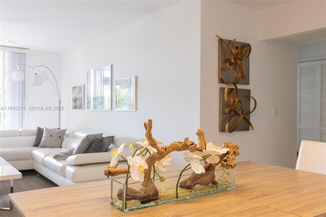 Building Photo - 19901 E Country Club Dr