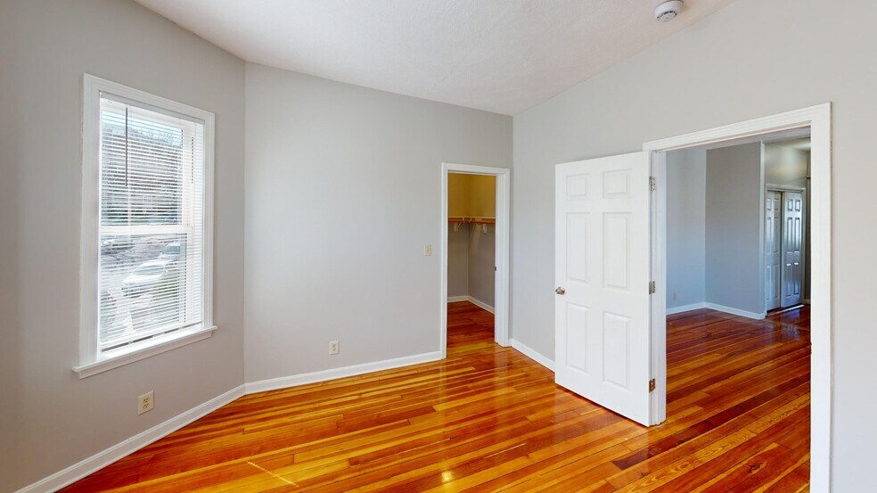 Building Photo - 52 Sumner St