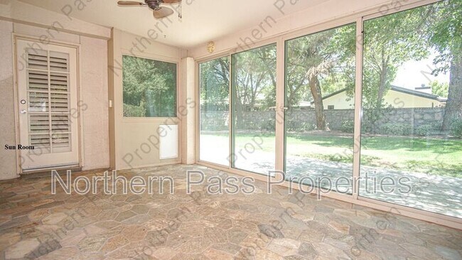 Building Photo - 612 Willow Glen Dr