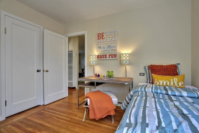 Building Photo - 1033 56th St