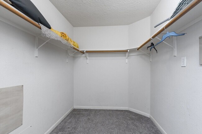 Building Photo - 29326 Legends Green Dr