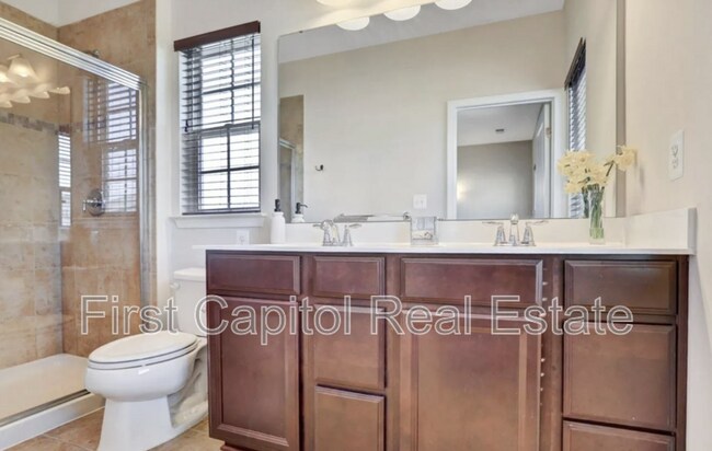 Building Photo - 923 Stonehaven Way