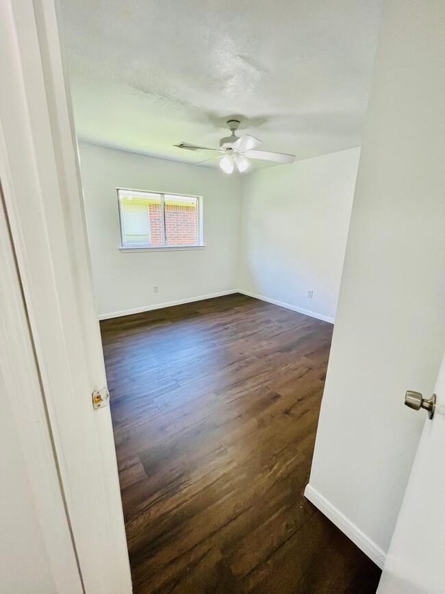 Building Photo - 17002 Summer Hollow Dr
