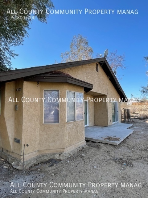 Building Photo - 2 bed/2 bath + POSSIBLE 3 bed Single Famil...