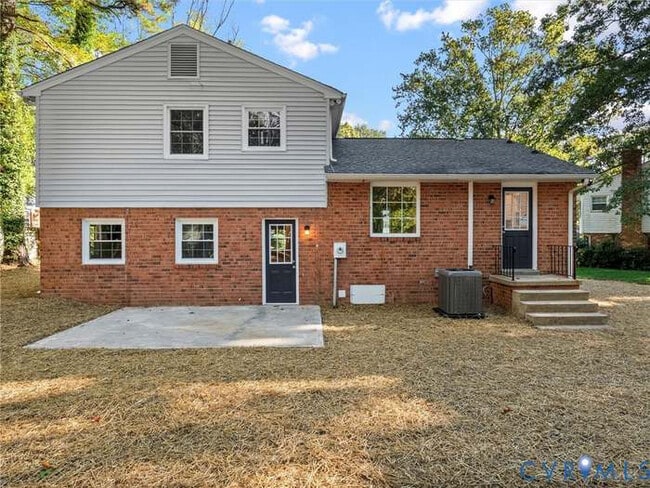 Building Photo - 10303 Edgebrook Ct