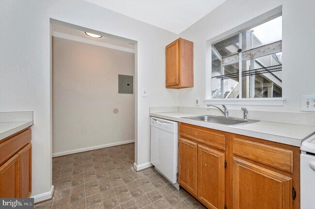 Building Photo - 10247 Redtail Ct