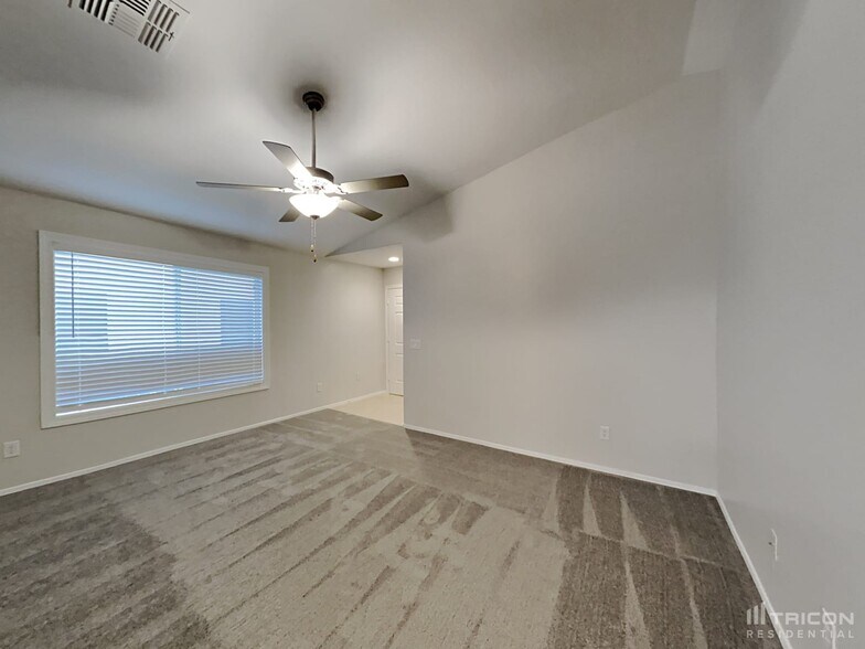 Building Photo - 1492 E Stirrup Ln