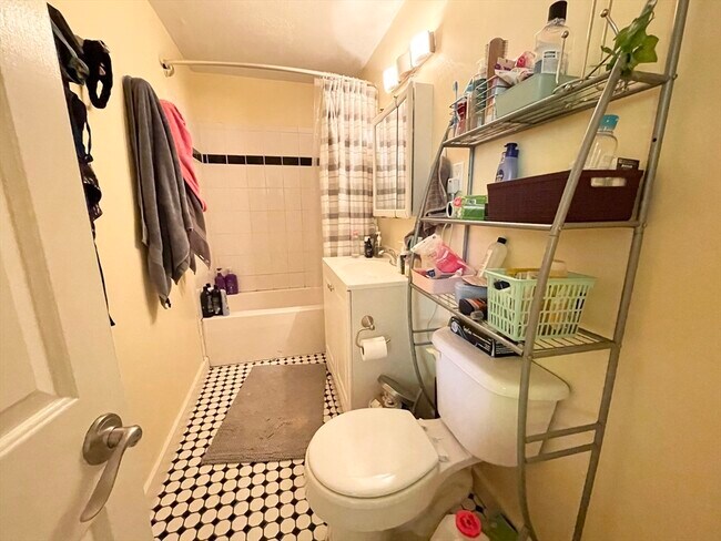 Building Photo - 1578 Tremont St