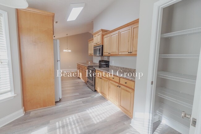 Building Photo - 204 Macarthur Dr