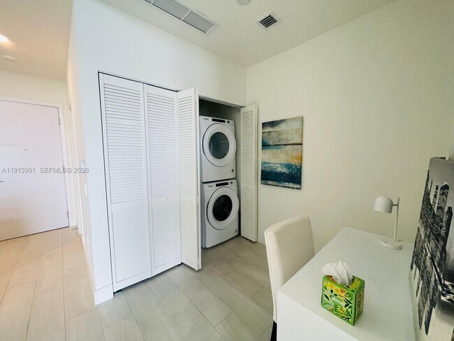 Building Photo - 2000 Metropica Wy