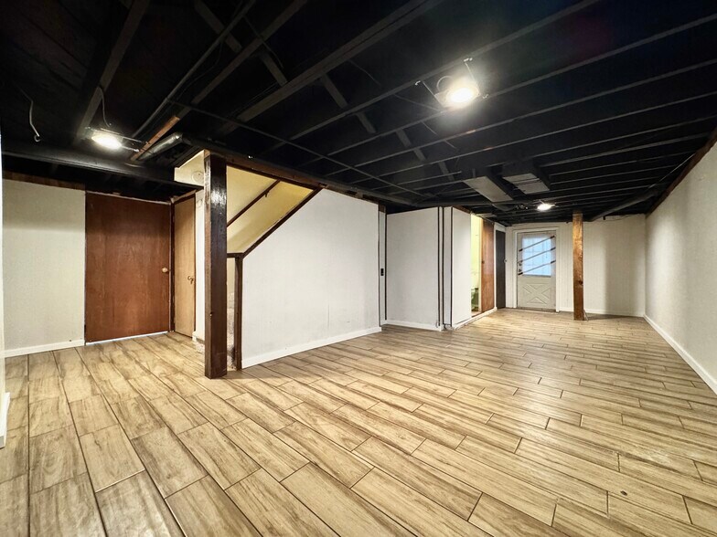 Building Photo - 6537 Mardel Ave