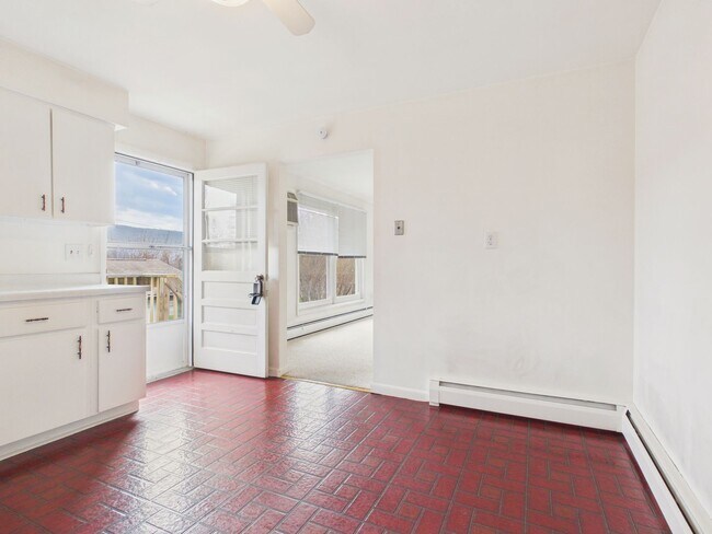 Building Photo - 904 Mount Pleasant Rd