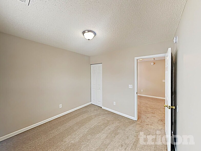 Building Photo - 1964 Lake Carolina Dr