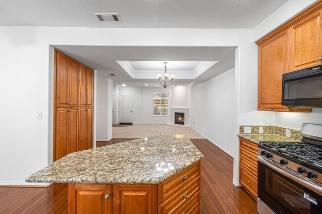 Building Photo - 3-Bedroom Townhome in Gated Bay Harbor – A...