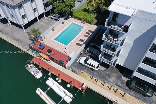 Building Photo - 3642 NE 171 St