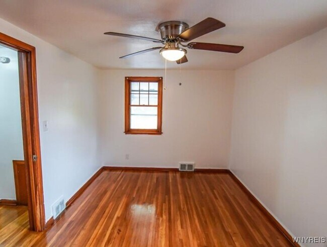Building Photo - 61 Lynncrest Terrace