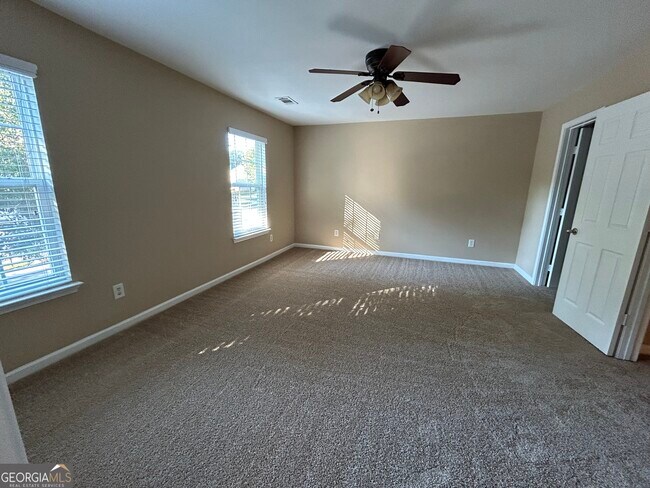 Building Photo - 2455 Mayfair Dr