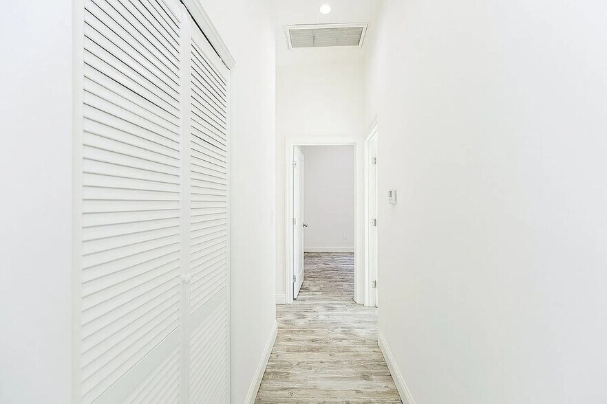 Building Photo - 9958 Marklein Ave