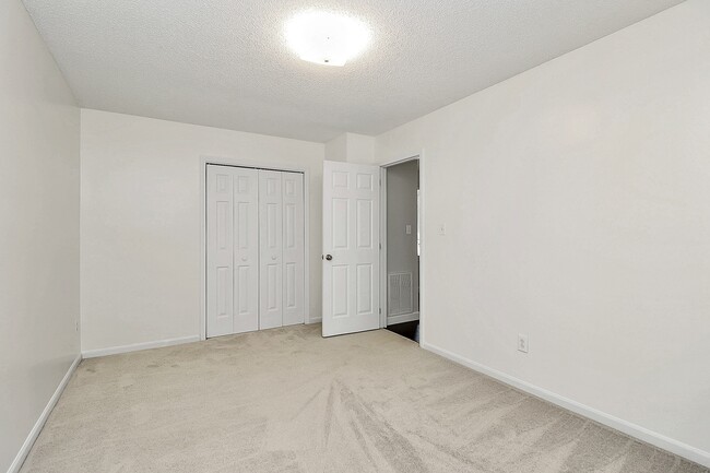 Building Photo - 105 Antelope Dr