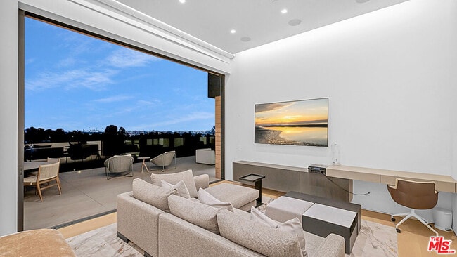 Building Photo - 1140 Summit Dr