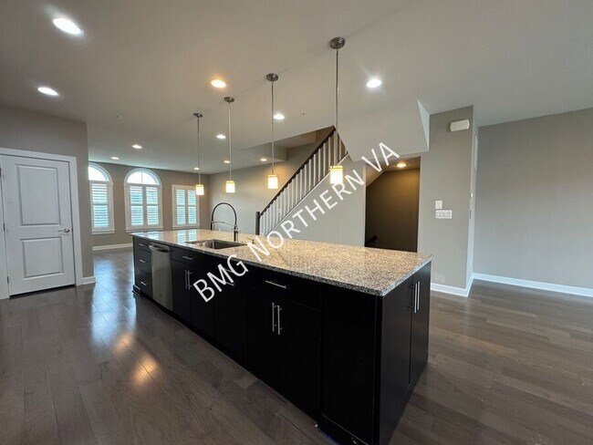 Building Photo - 43339 Stadium Ter