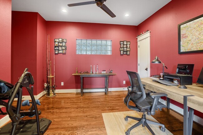 Building Photo - 508 W Polk St