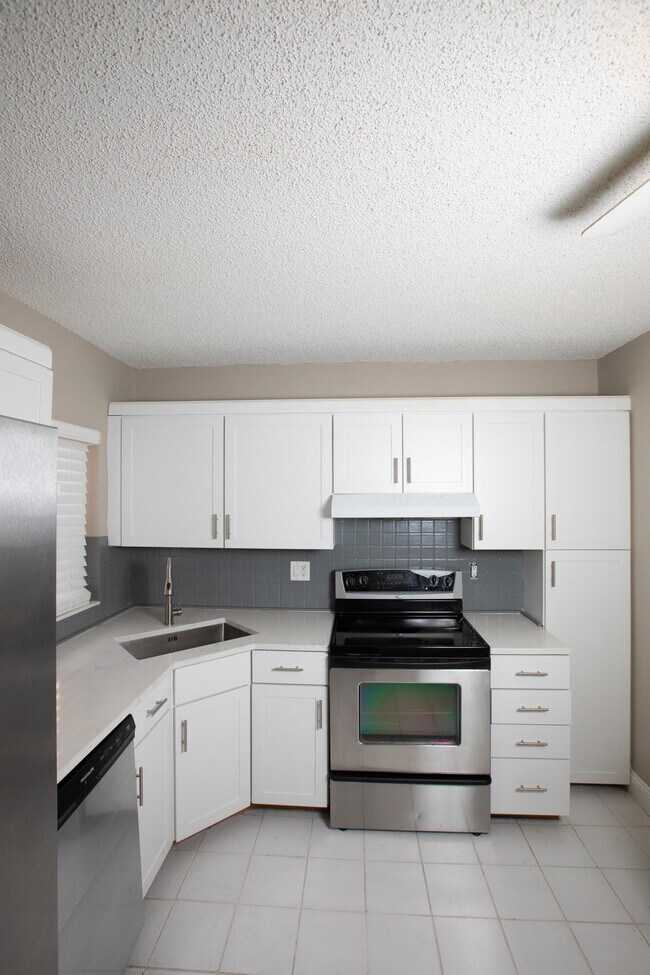 Building Photo - 2738 Carambola Cir S