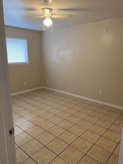 Building Photo - 3206 Lobit Dr