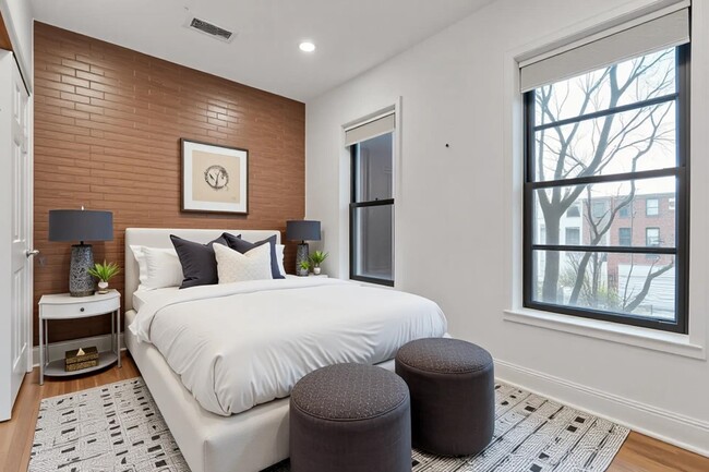 Building Photo - 356 Varick St