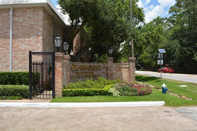 Building Photo - 2230 S Piney Point Rd