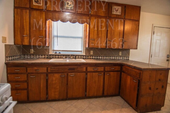 Building Photo - 2 Bedroom, 1 Bath