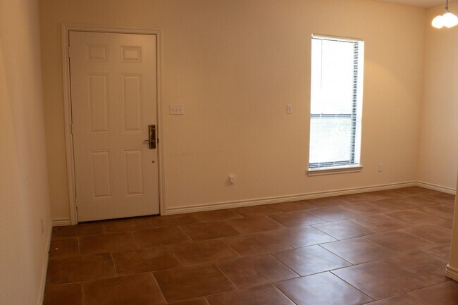 Building Photo - Brand New 1 Bedroom / 1 Bathroom Apartments in Lindale!