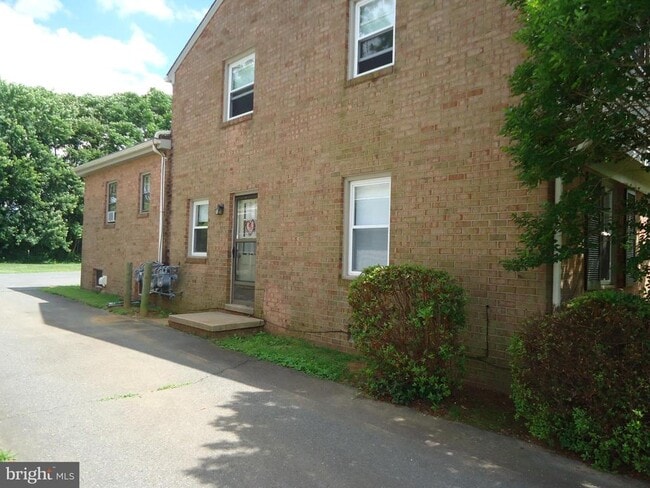 Building Photo - 300 Claiborne Ave