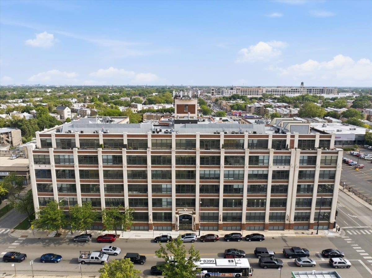 Building Photo - 3963 W Belmont Ave
