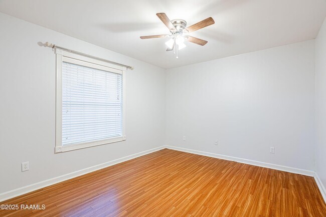Building Photo - 213 Longleaf Dr