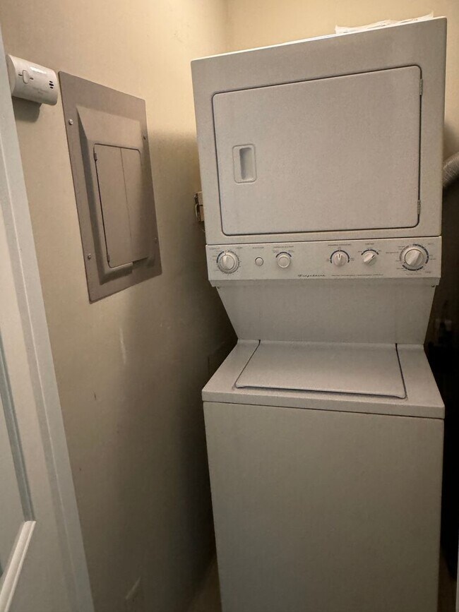 Building Photo - 1 Bed 1 Bath Apartment Northwest Columbus