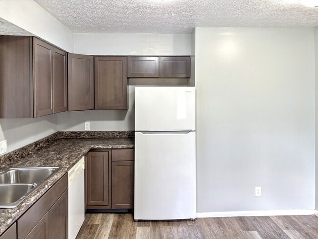 Building Photo - 5760 Ponderosa Dr